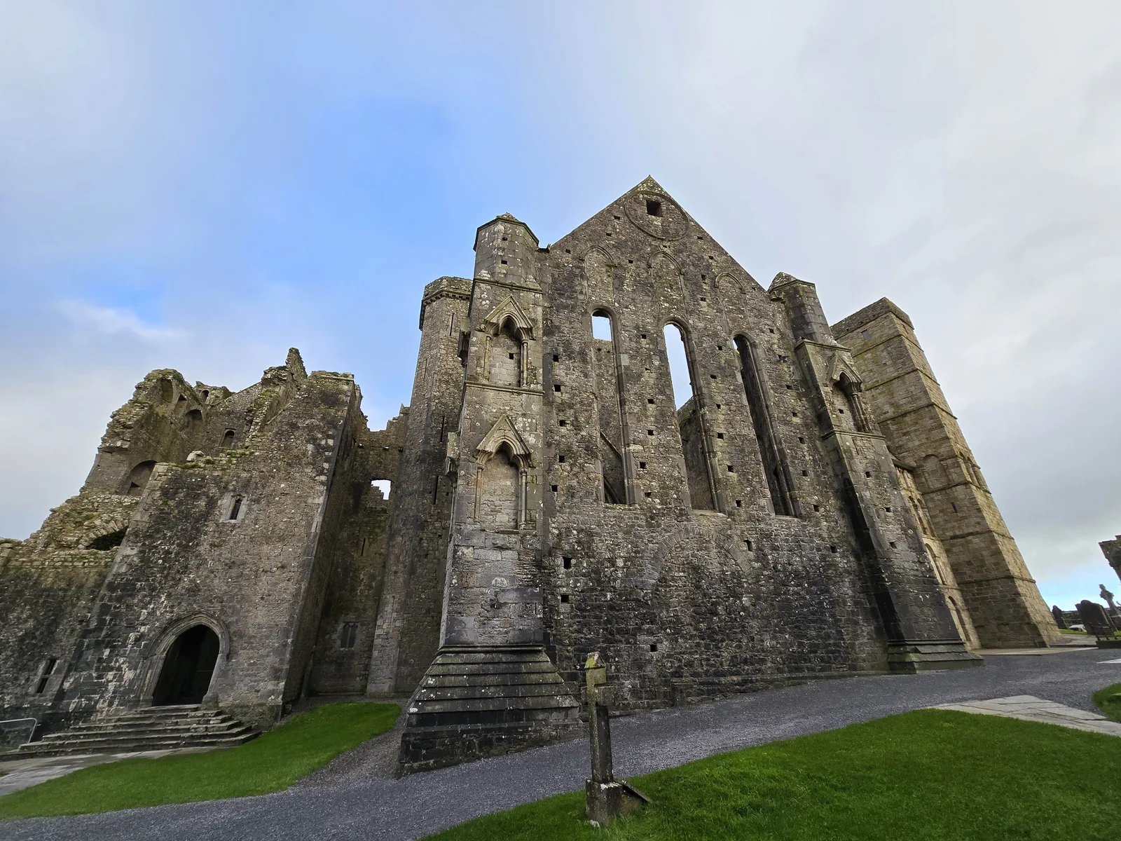 Dublin to Rock of Cashel, Cork, and Blarney Castle Guided Tour