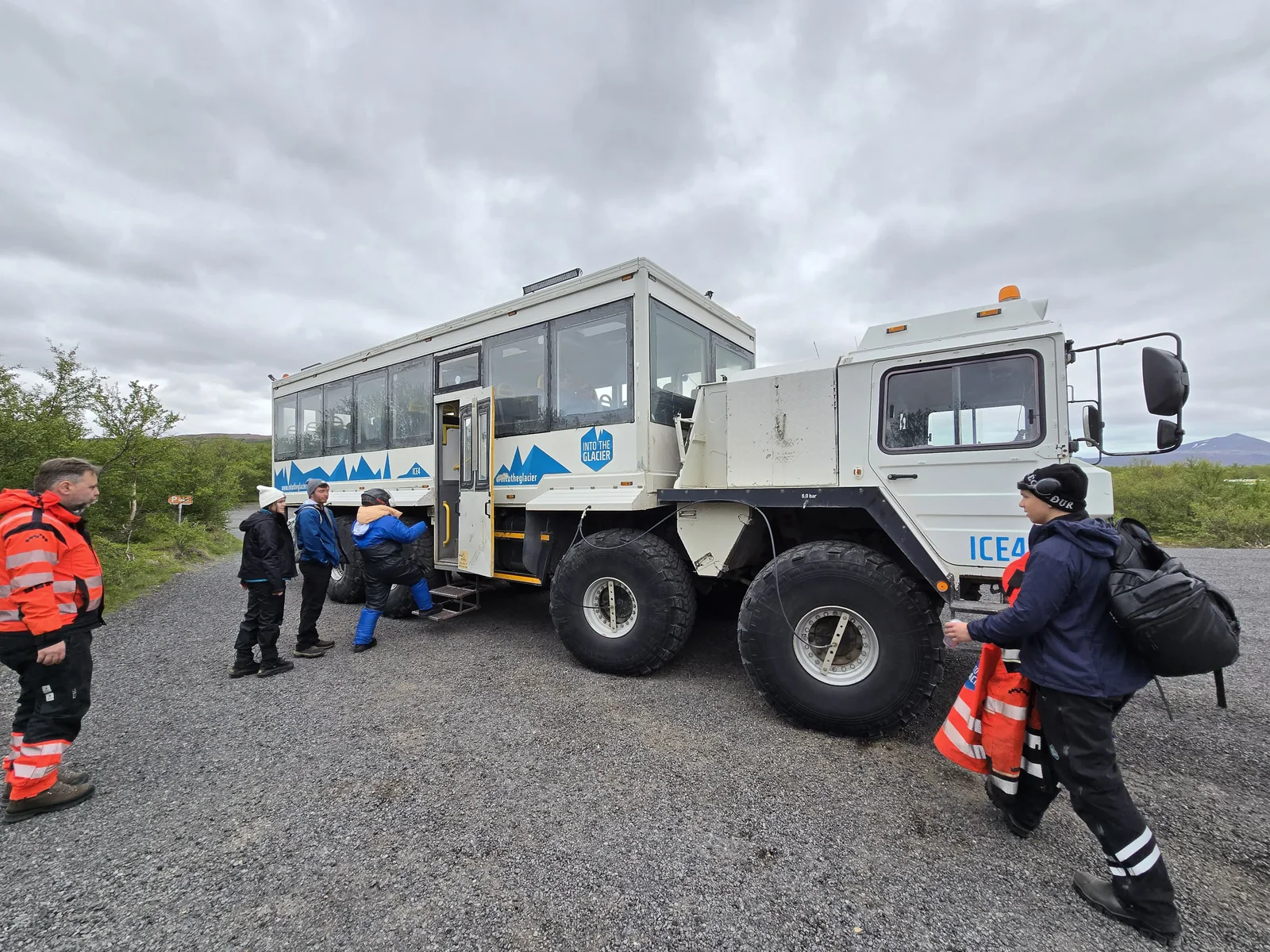 glacier tour transport