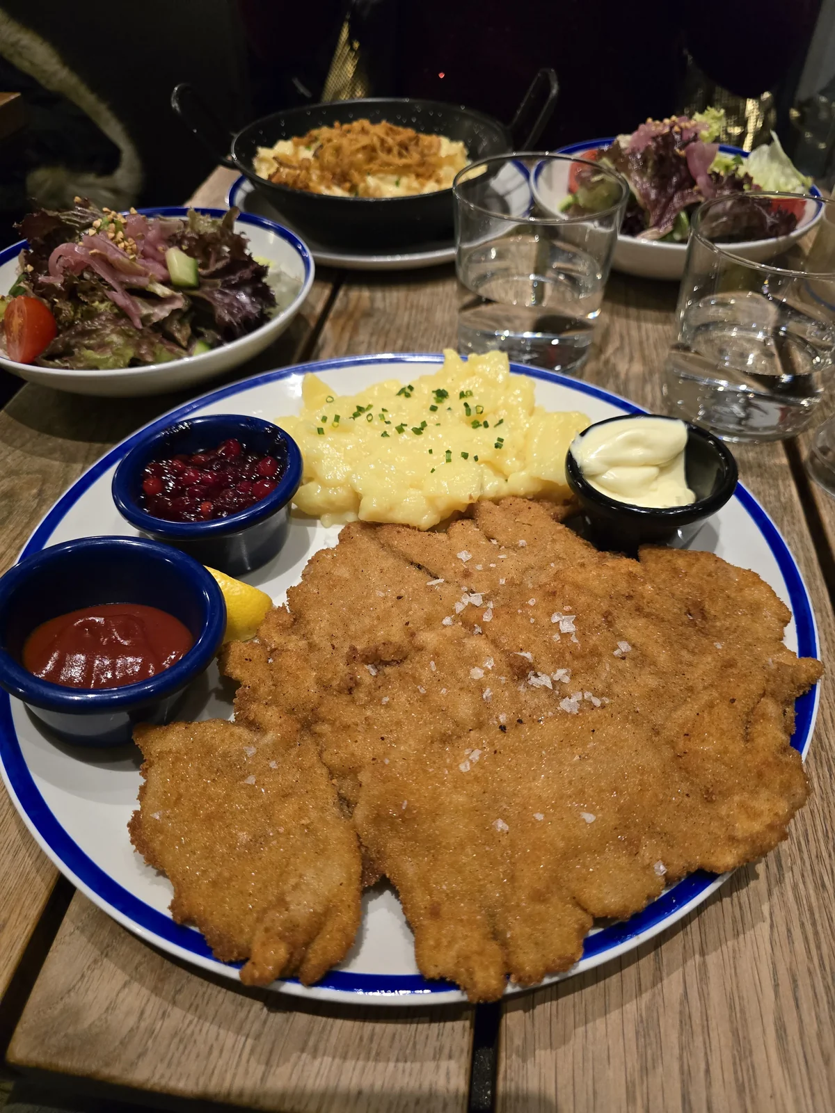 Schnitzel and Kasespätzle